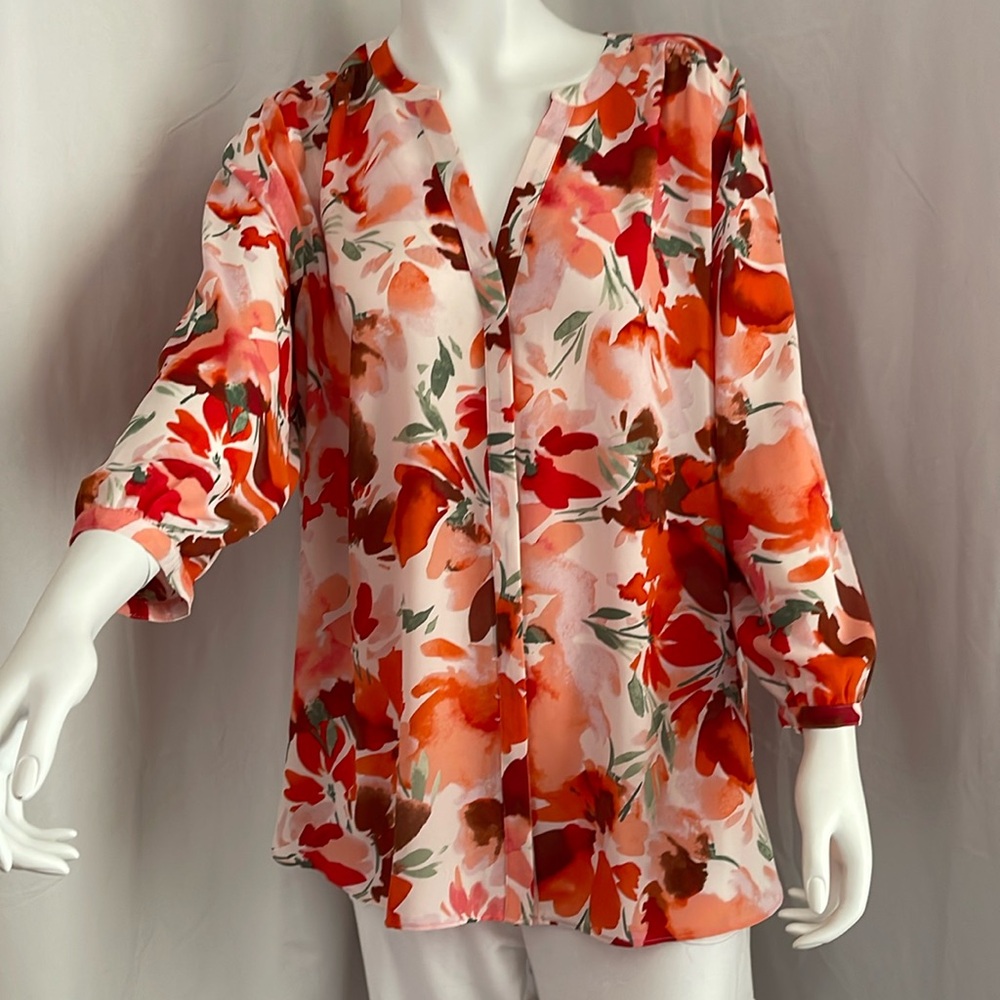 NYDJ beautiful and colorful button down shirt